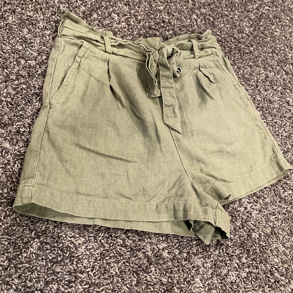 4/$10✨High waist green shorts with belt